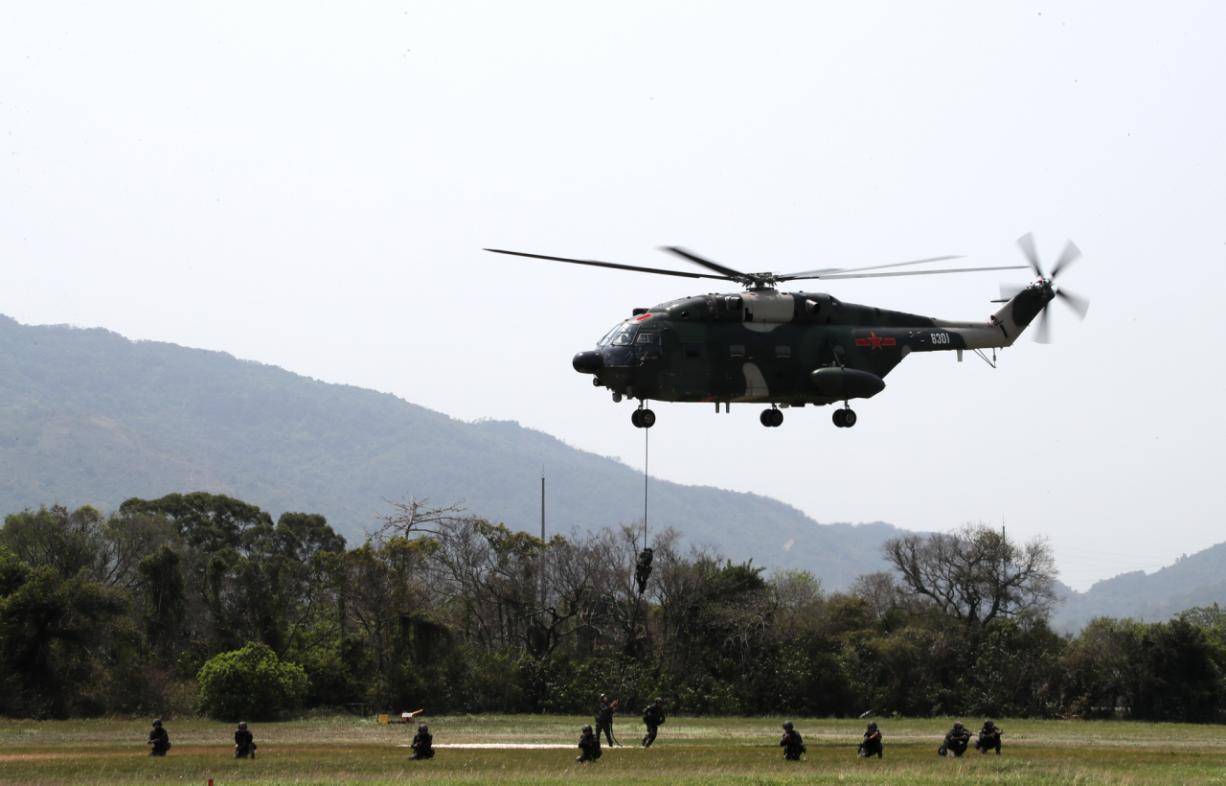 多图|解放军驻香港部队组织陆海空联合演练