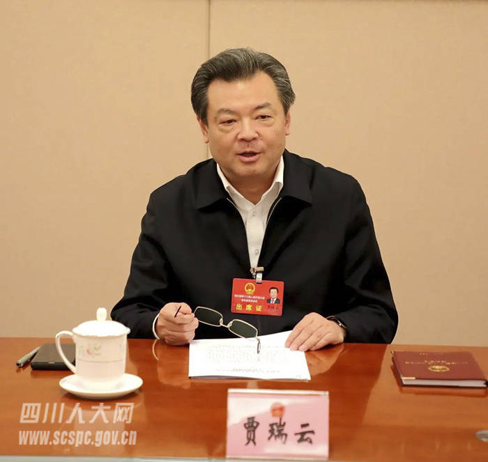 3月25日,省人大常委会党组成员,秘书长贾瑞云主持召开列席省十三届