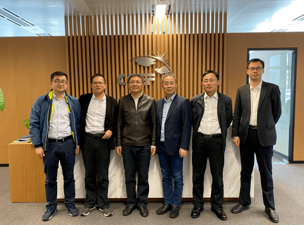 资本市场学院副院长彭文革一行与中国首席经济学家论坛秘书长朱蕻合影