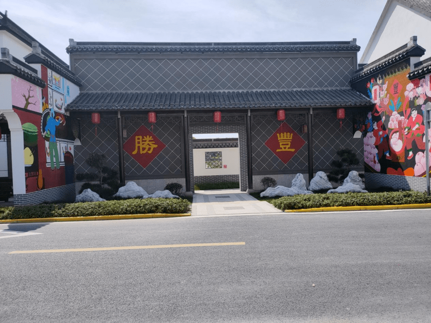 画乡法治美丨嘉兴市普法办主任陈建新调研秀洲区法治农民画小镇建设