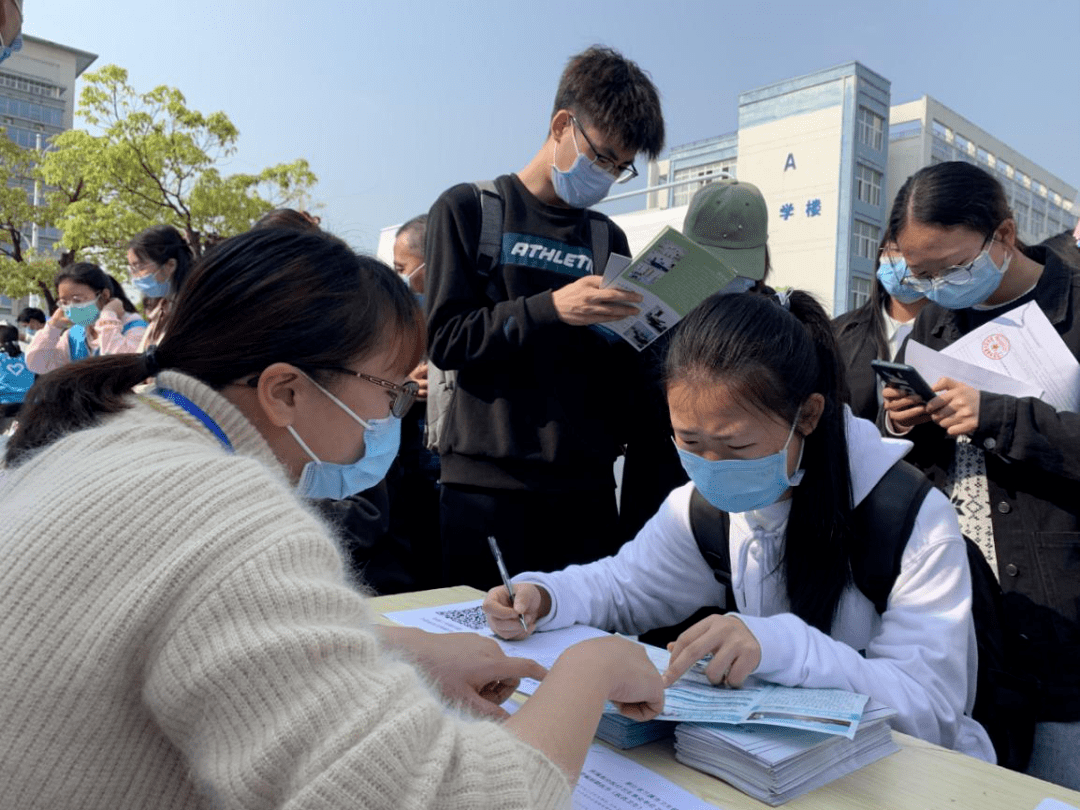 走出去引進衛健人才市衛健局赴江西開展校園招聘