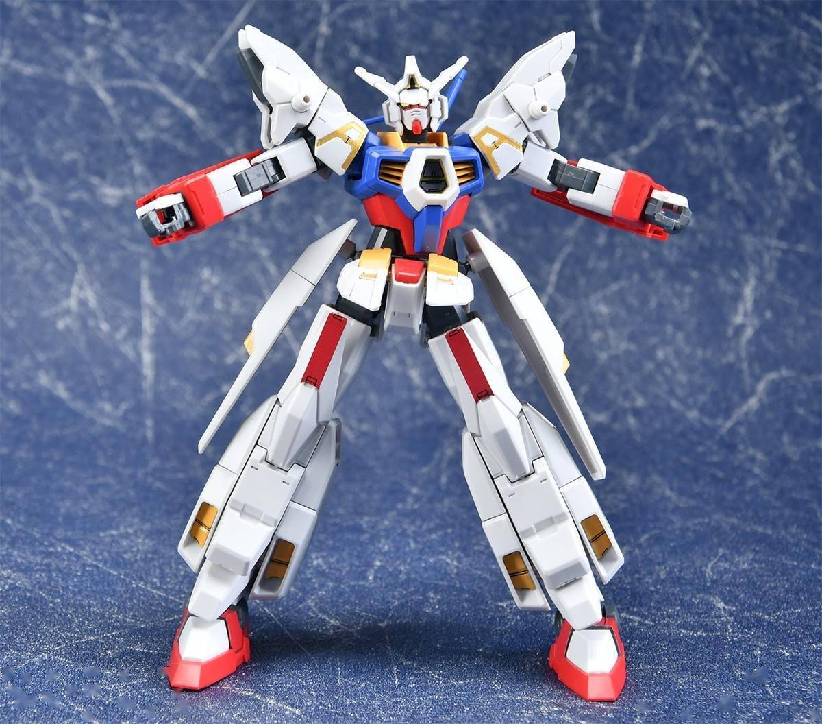 脚部接地性变换脚尖方向,可动范围会更大一些武器展示背包默认形态