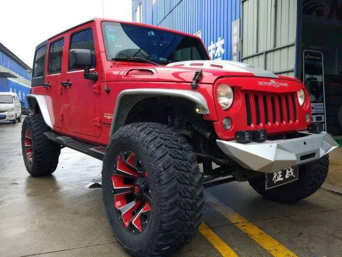 四门红色牧马人改装篇烈焰红马