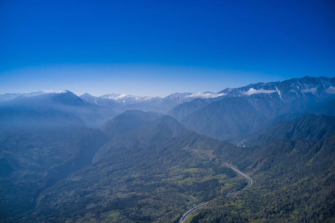 图集丨雅西高速：瞰最美云端公路青山相伴