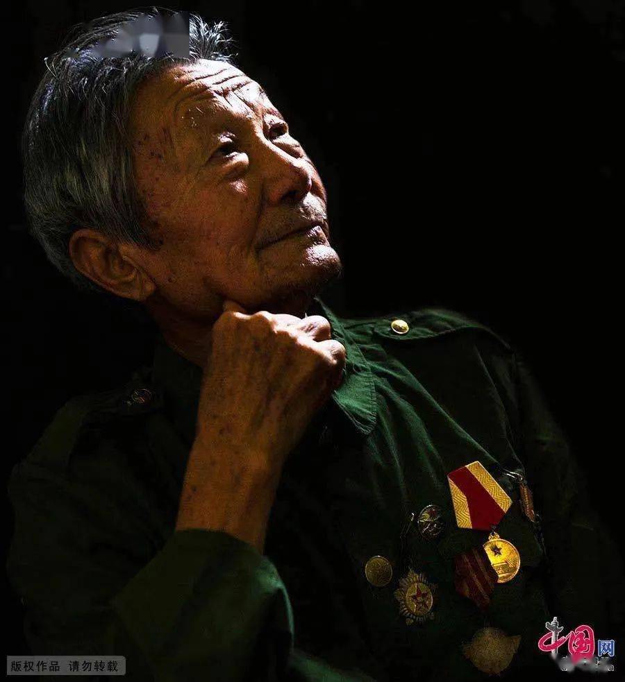 【党史课堂】感动!91岁老人清唱红歌,300