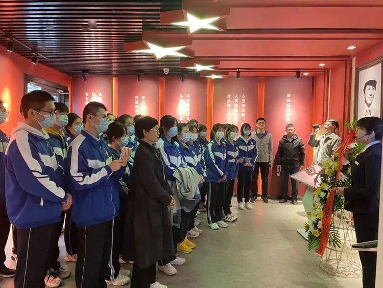 新时代文明实践章丘四中学子追寻烈士足迹传承红色基因