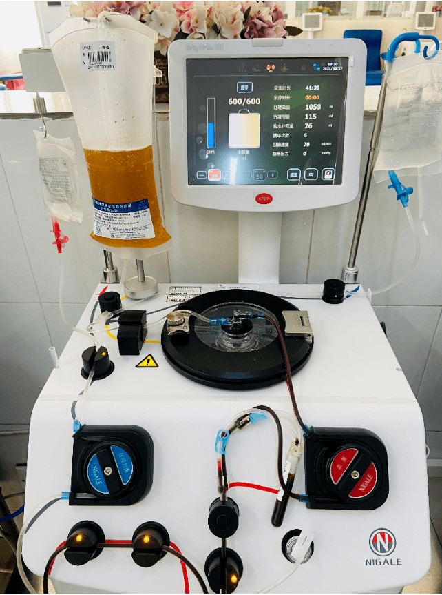 简单来说,献血浆是指献血者首先捐献出全血,再将血液中的血细胞分离