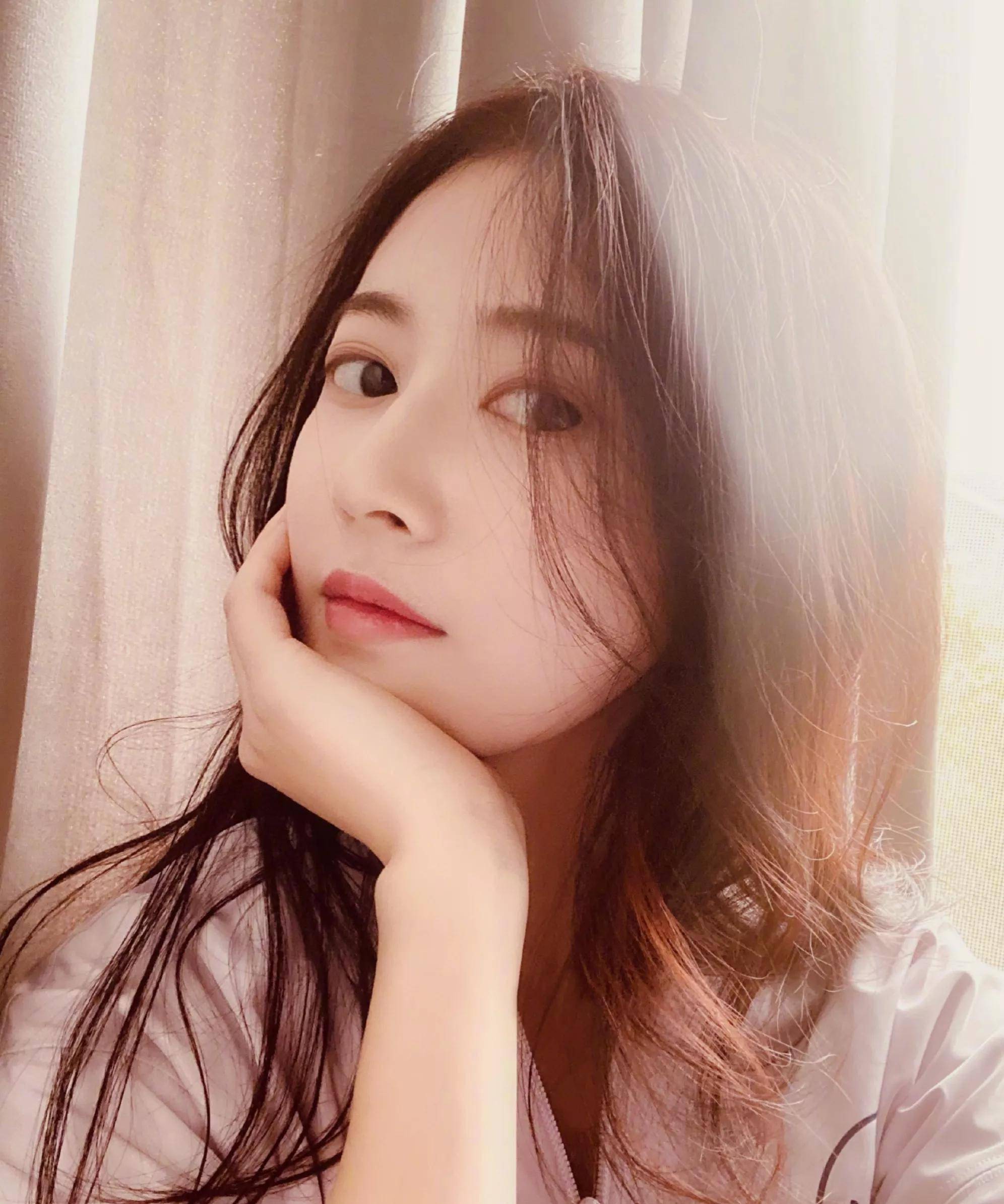 当红小花旦陈钰琪写真合集:清新靓丽小公主!_举报