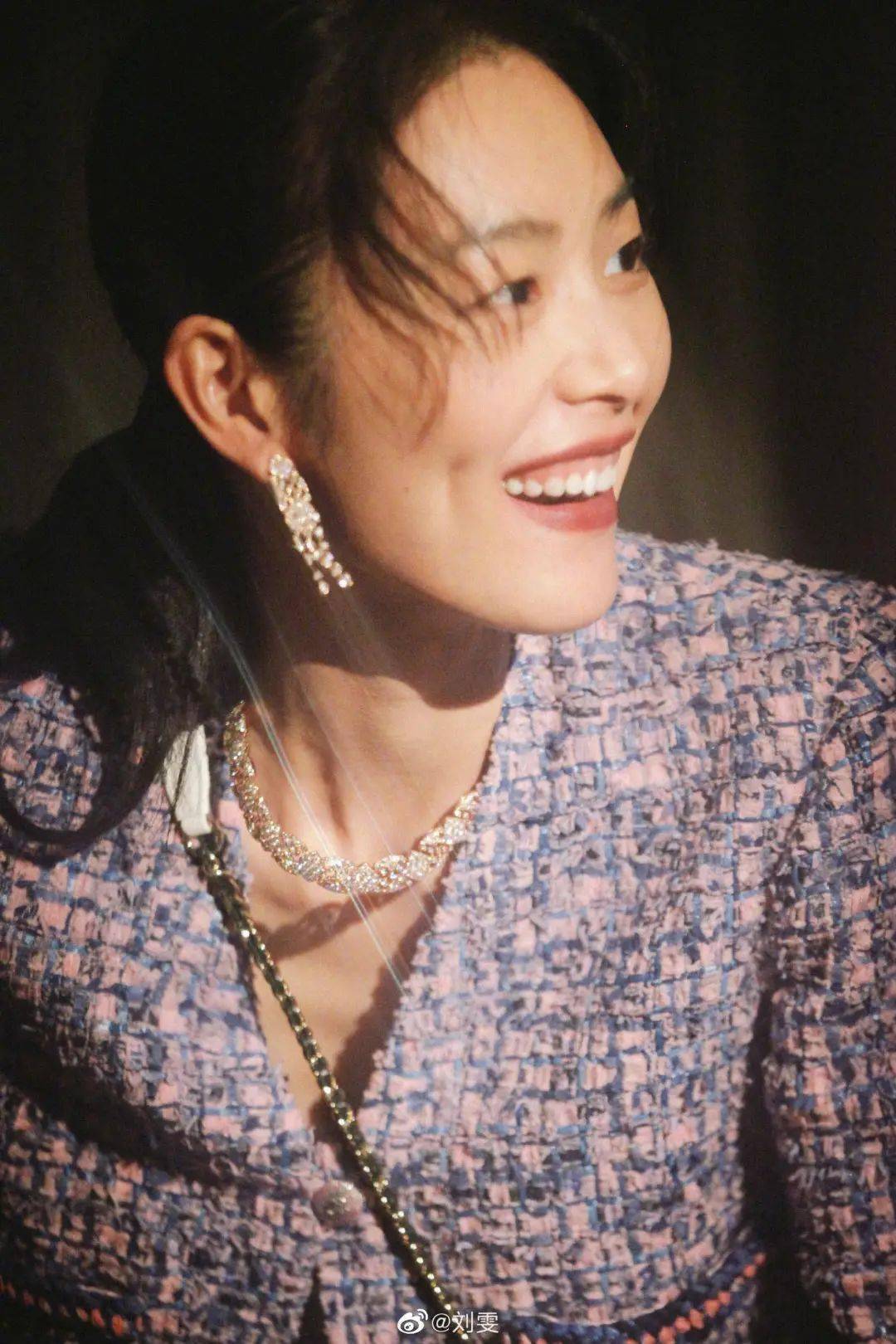 图源:微博 @刘雯很多人单一地觉得在异国背景下,反向的文化输出并不