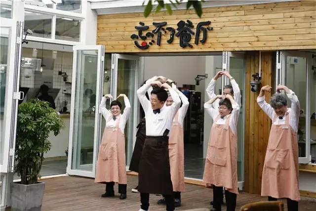 《困在时间里的父亲》影评：今年所有影帝，都该给他一个人