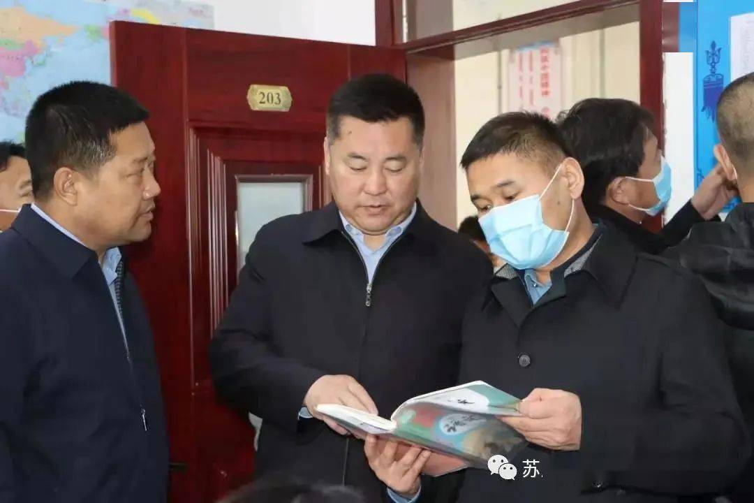 西乌珠穆沁旗推行使用三科统编教材工作考察组深入我旗民族语言授课