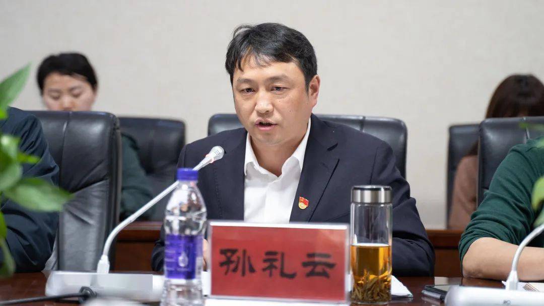 最后, 绵阳中学英才学校纪委书记孙礼云做了精要的总结,强调心理健康