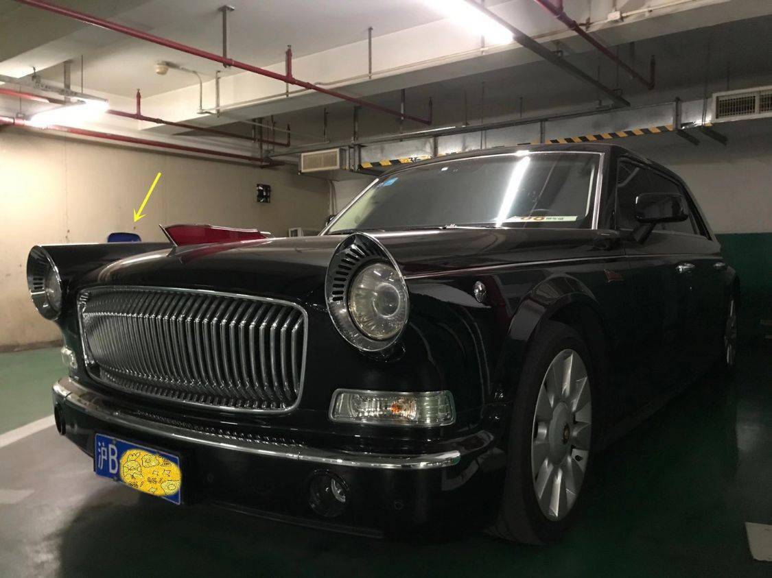 上海首辆红旗l5车主给车配专用车位位置有点尴尬