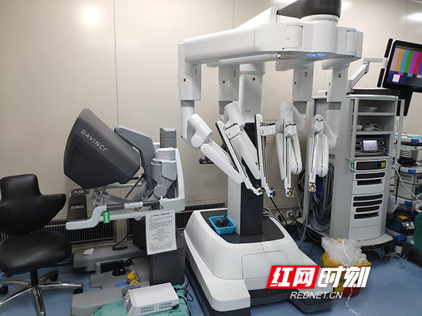 操作|南华大学附属第一医院：“达芬奇”机器人再出手 精准切除结肠肿瘤