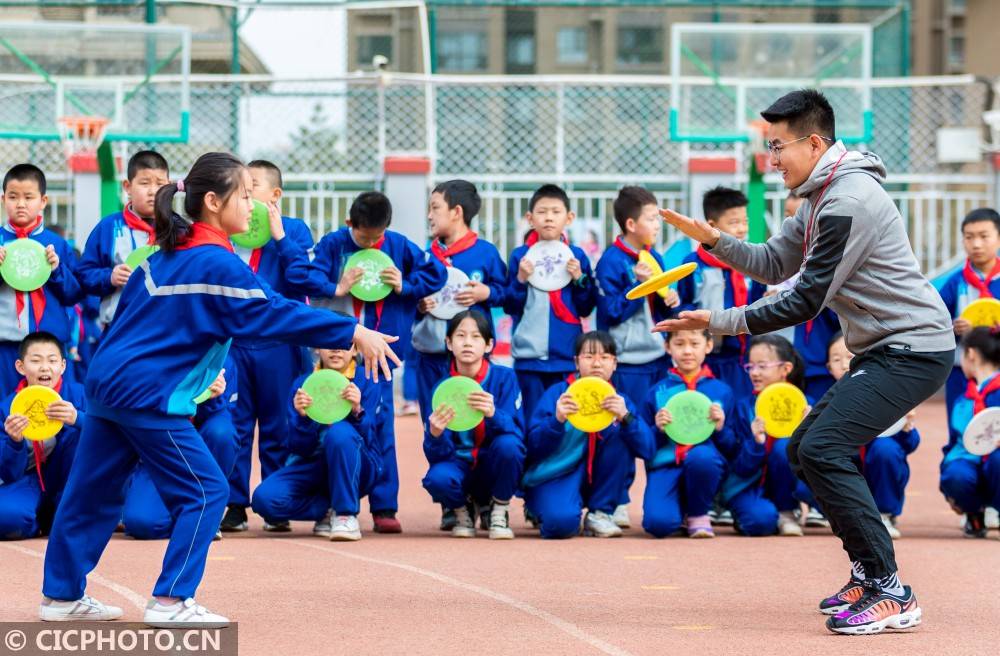 内蒙古呼和浩特:飞盘运动乐趣多