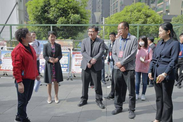 区人大常委会主任邱斌,副主任陈继春,焦汝志,沈毅,严英及部分区人大