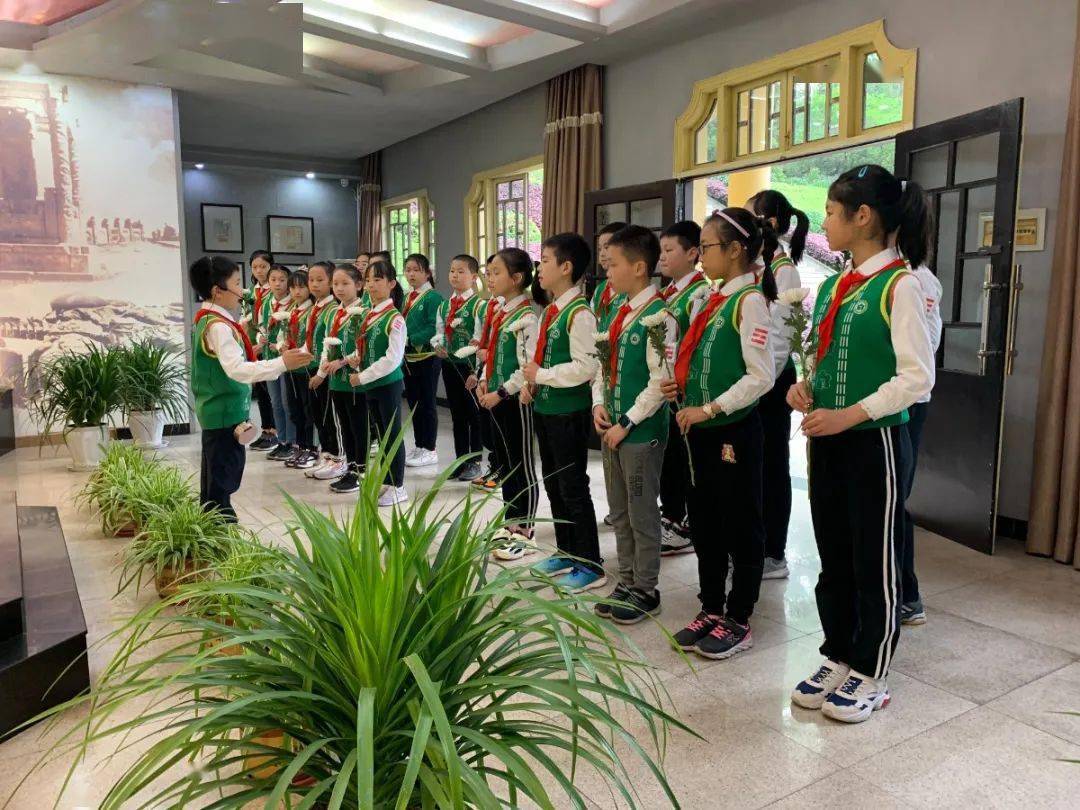 北碚区各中小学少先队积极开展红领巾心向党学习实践活动