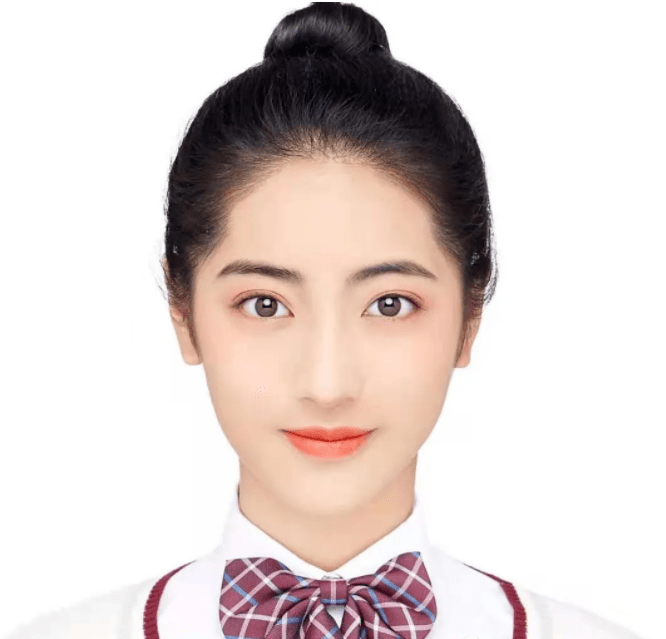 ▍第三名 刘昕语来自山东师范大学附属中学,山东省第一名,身高175cm