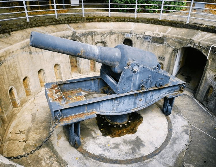 秀英炮台李向群烈士纪念园李向群烈士纪念广场位于海口市秀英区东山镇