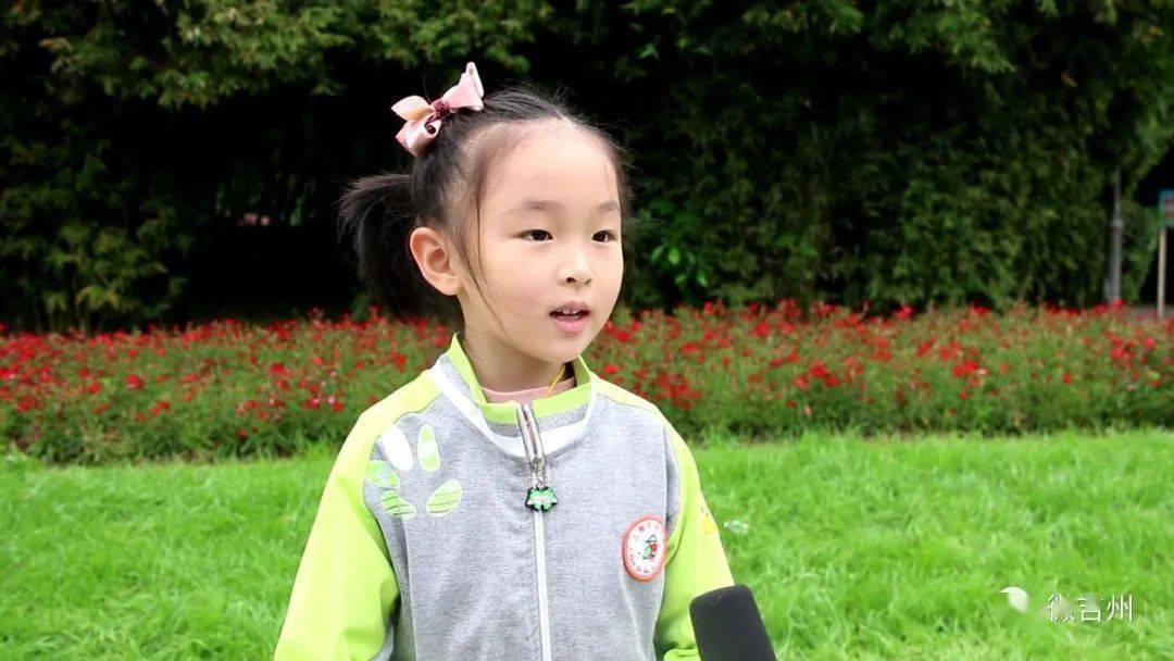 家长李成琳表示,感恩英雄的浴血付出,在孩子们心里种下了坚强勇敢的