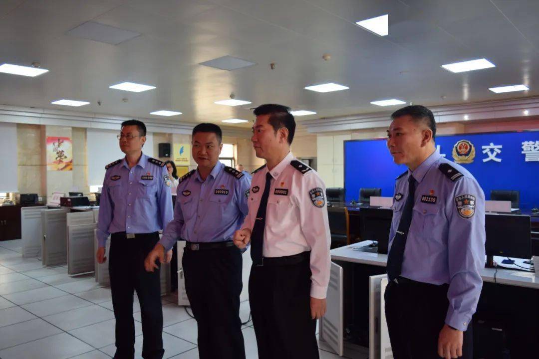 市公安局党委副书记,常务副局长蔡锦荣同志坐镇交警指挥中心指挥督战