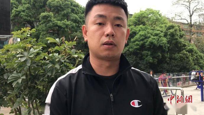 贵州一男子百米冲刺跑进行驶的车流……_卢靖炜