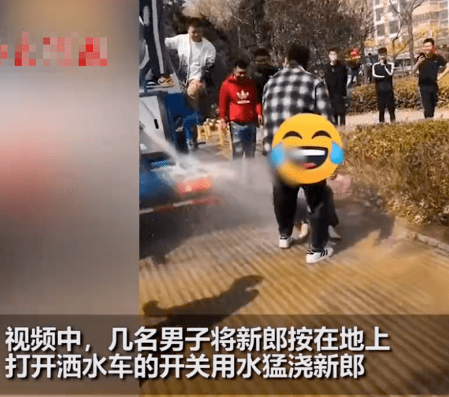 捆绑婚纱照