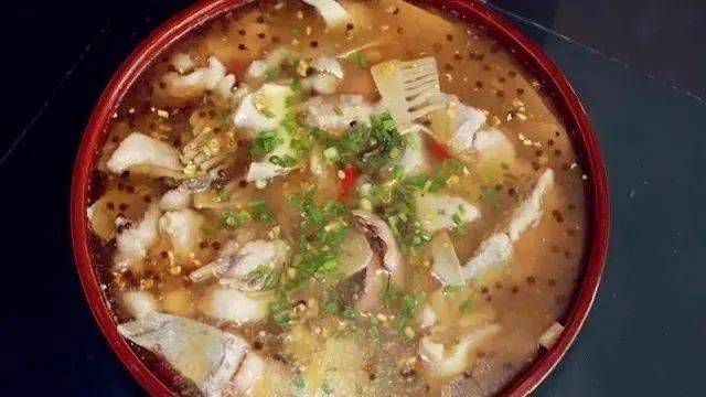 色香味俱佳塘河古镇酸笋鱼好多外地人都慕名而来