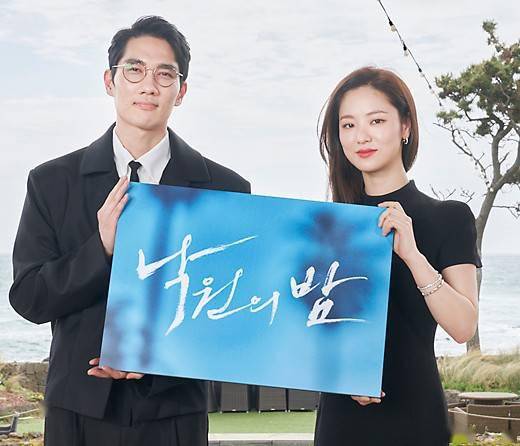 严泰九全汝彬车胜元出席了新片乐园之夜线上发布会