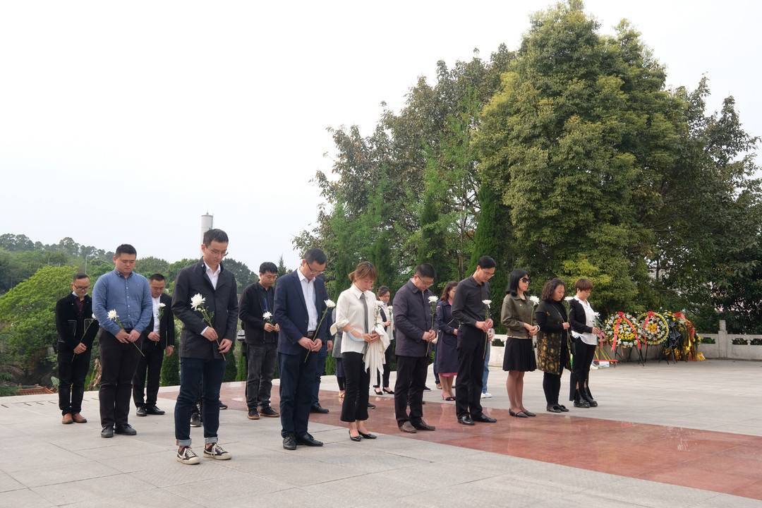 四川遂宁清明小长假接待游客94.72万 上万人到烈士陵园扫墓