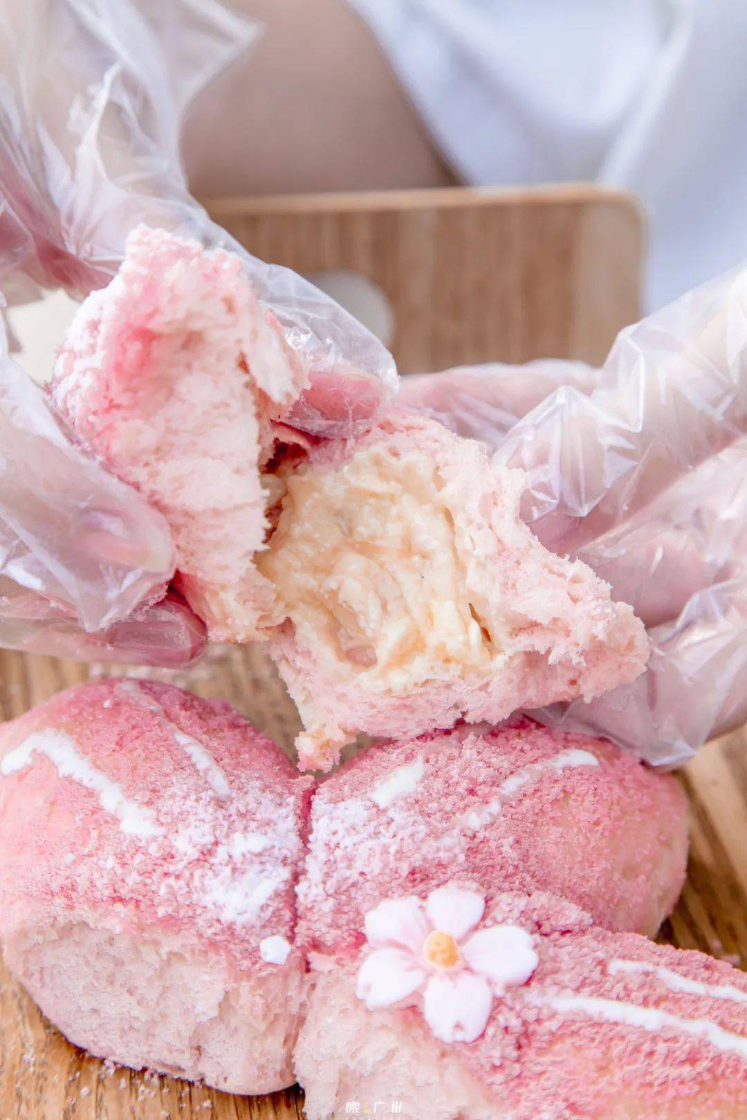 奈雪樱花系列,全家草莓家族…这些粉色限定美食我都帮你试了!