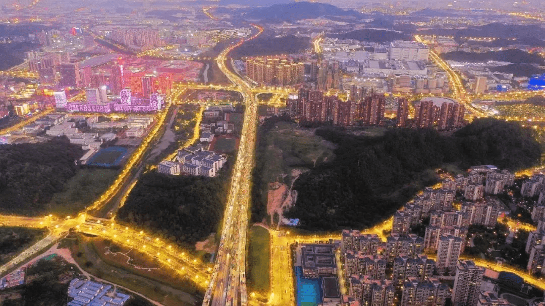 广州新塘的Gdp_抢xiān看 在珠江新城的高层写字楼遇电梯故障被困怎么办(3)