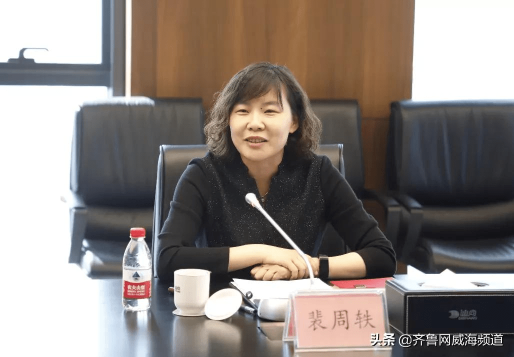 中国邮政集团有限公司威海市分公司总经理裴周轶出席签约仪式
