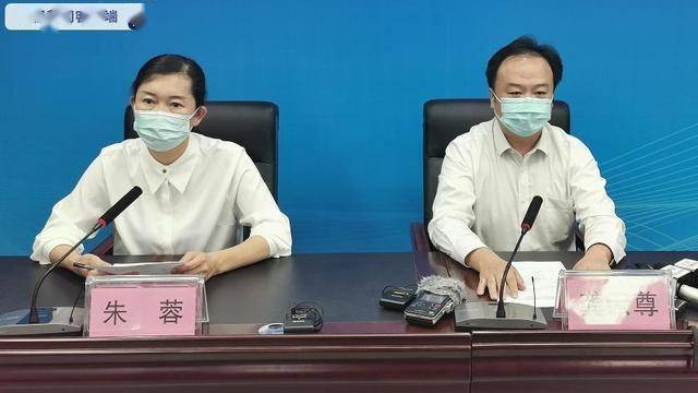 在瑞丽市新冠肺炎疫情防控第八场新闻发布会上,瑞丽市委书记龚云尊