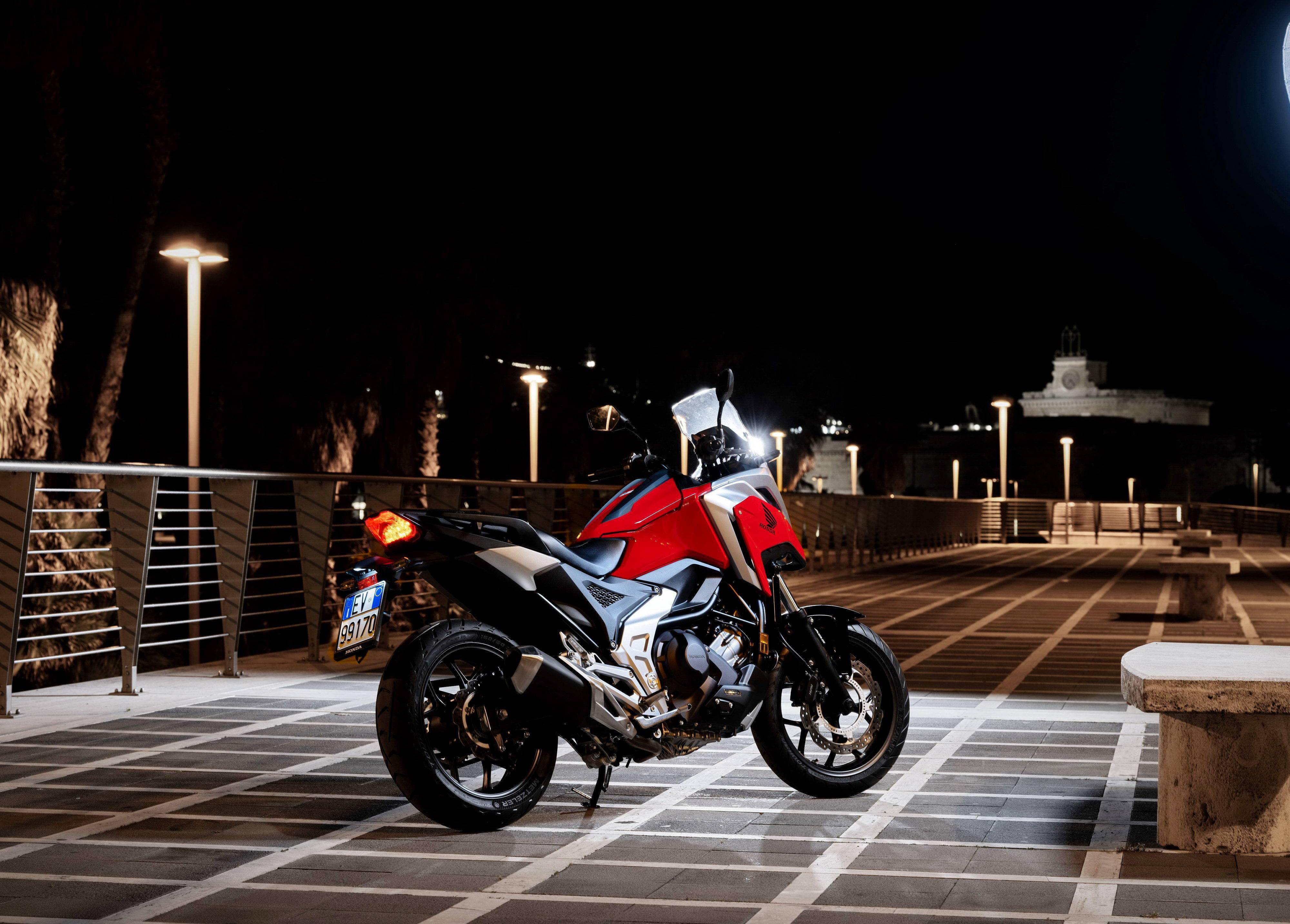 户外特写honda2021nc750x中型探险车