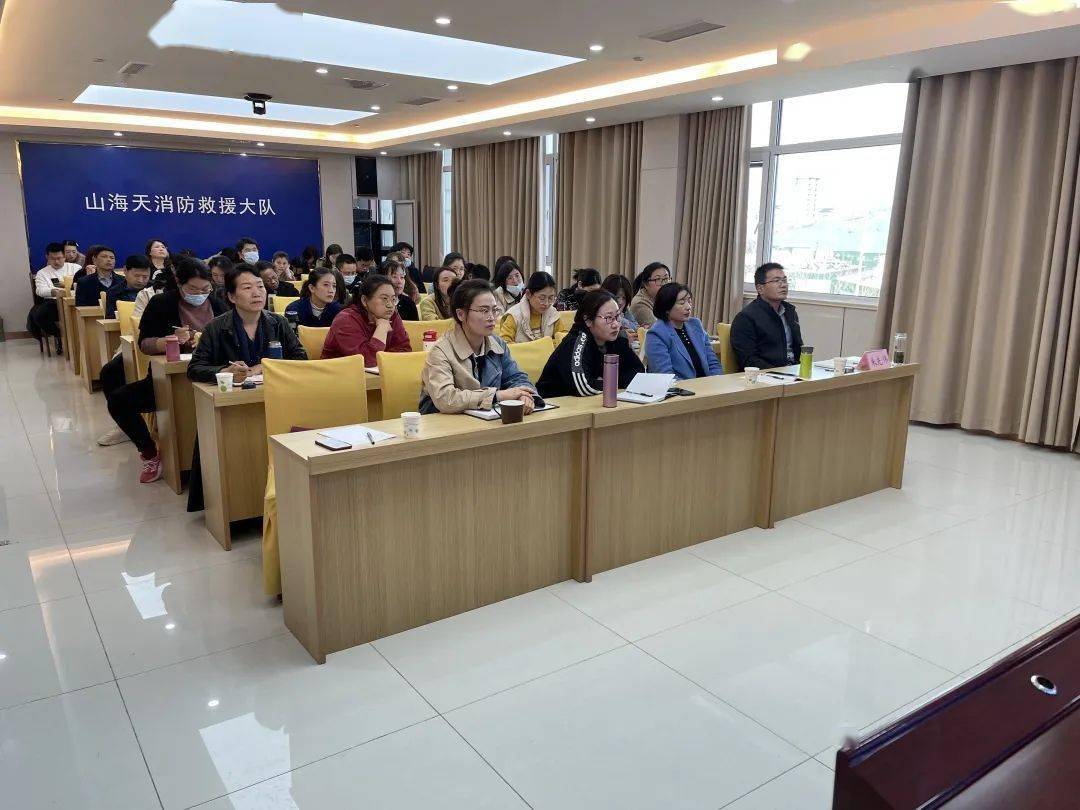 推动人口管理方面的问题_世界人口问题素材图