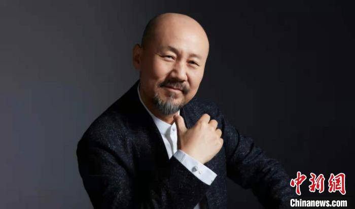 知名歌手腾格尔"重回草原" 推金曲《下马拜草原》