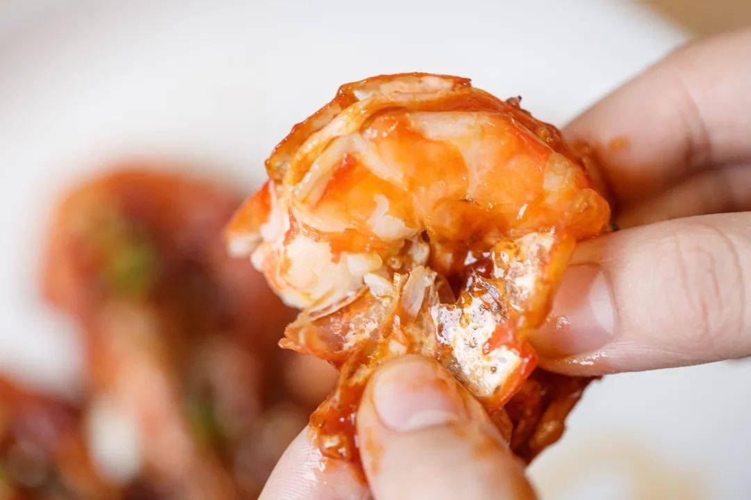 这虾晶莹剔透汁香浓郁好吃到虾壳都舍不得扔关键简单特下饭