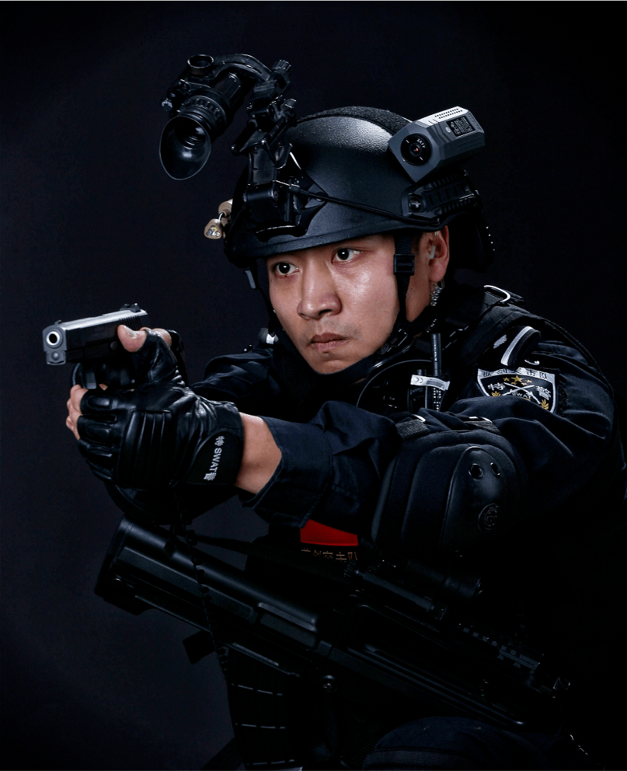 的爱情故事因为"一眼万年"走到一起就有这样的"普通特警"和"普通医生