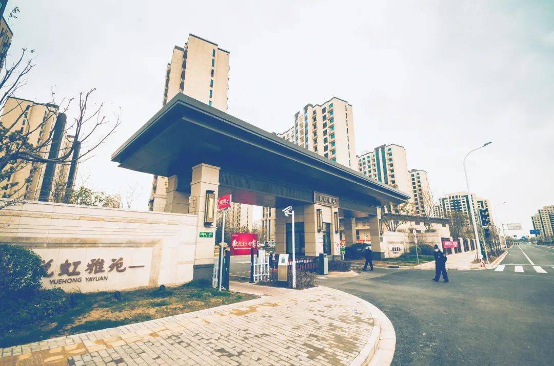 在镇政府的大力推动下,建信联合唐巢公司目前已收储悦虹雅苑,丰硕茗苑