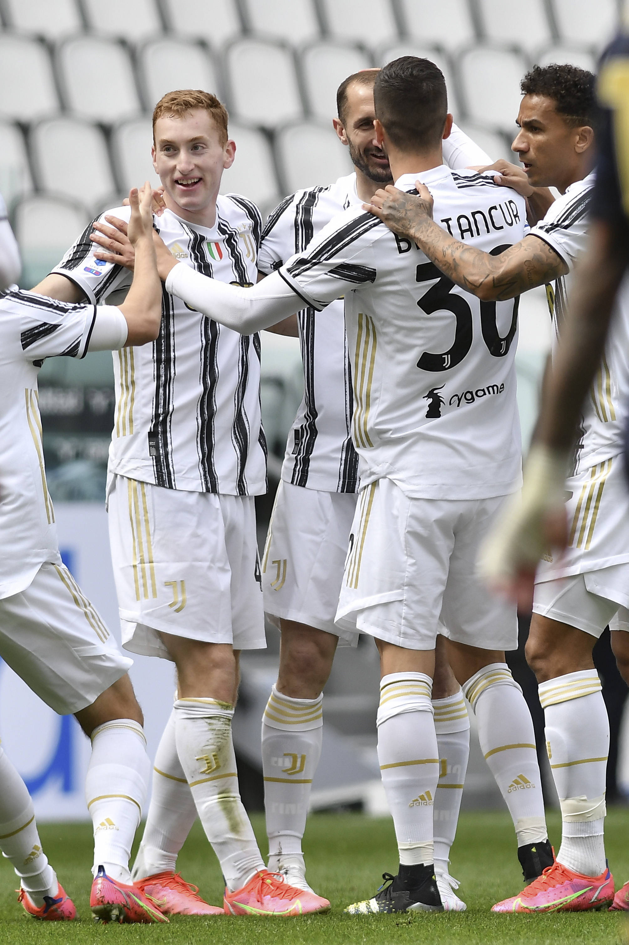 摄)当日,在2020-2021赛季意大利足球甲级联赛第30轮比赛中,尤文图斯队