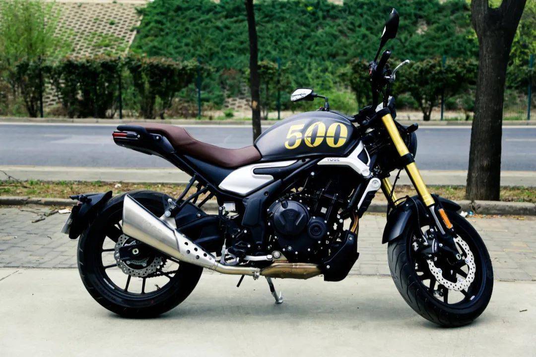 无极500ac的用户们拿到车了,北京的交车现场是这个样的_仪式