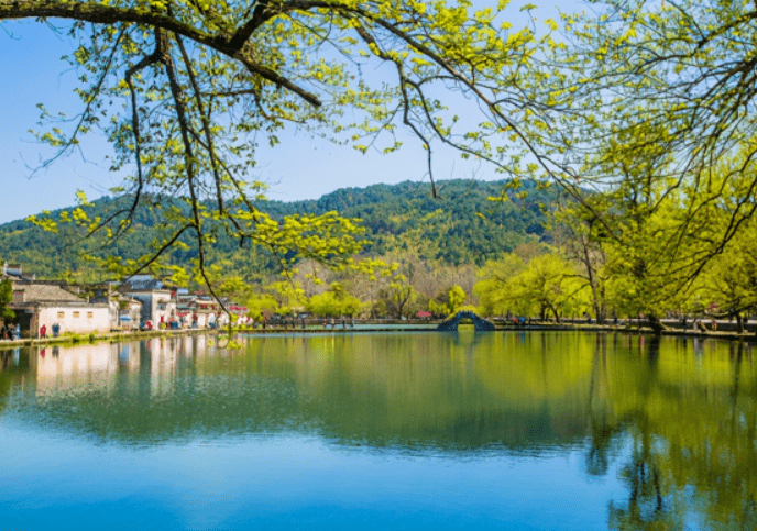 安徽皖南有一座被電影帶火的古村是世界文化遺產春色美如畫