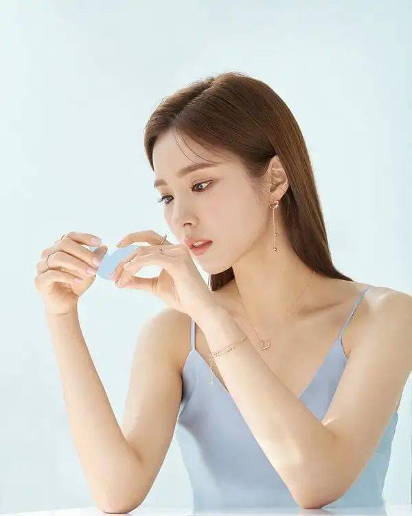 皮肤美人申世景一不小心又美到犯规