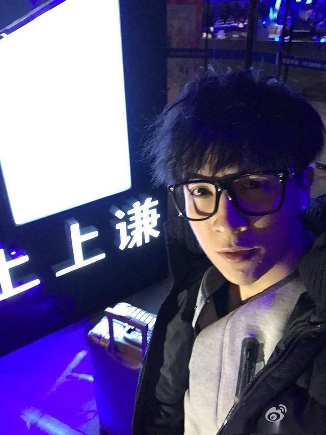 薛之谦 / 上上谦火锅2015年,知名演员陈赫联合叶一茜,朱祯,成立了福建