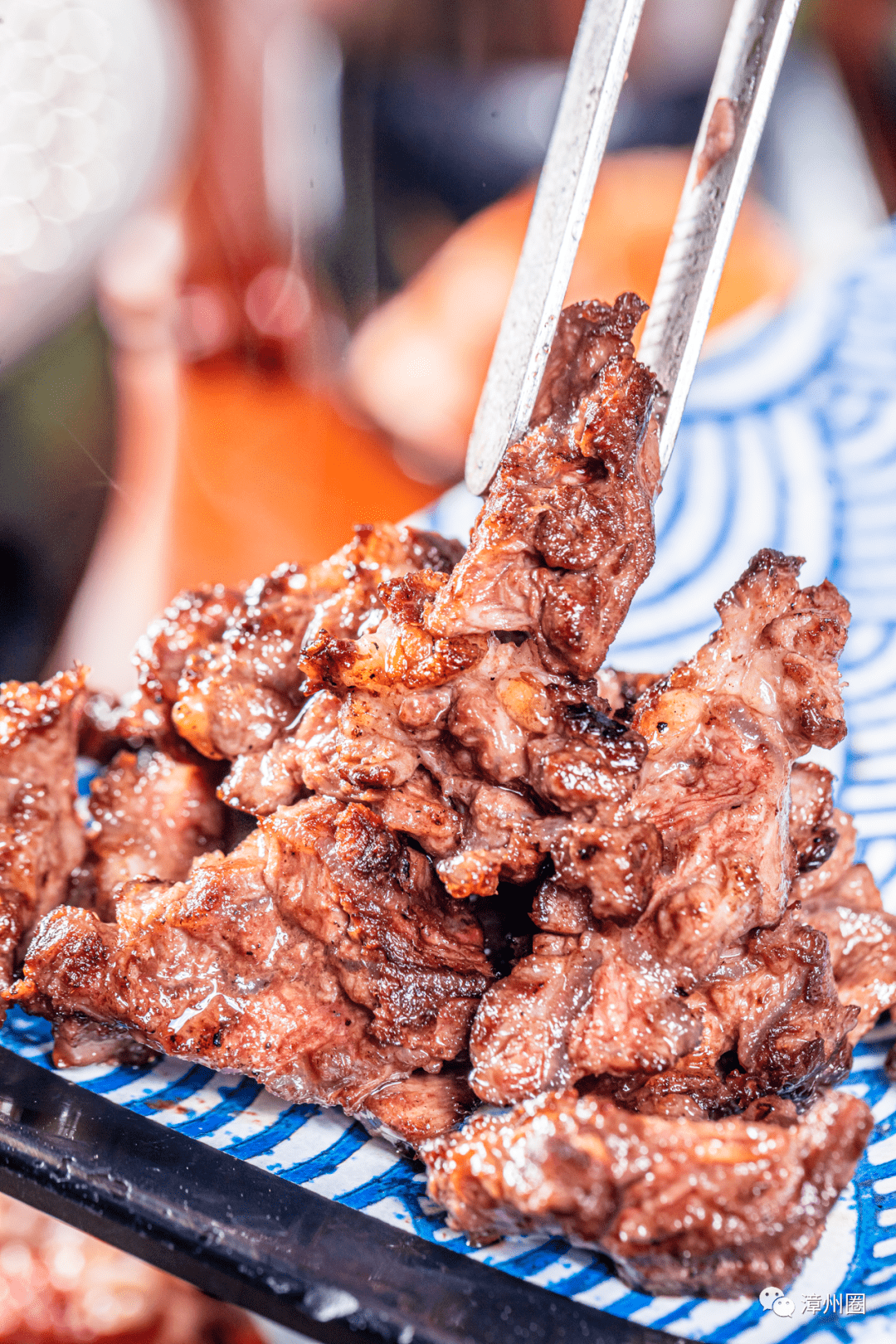 天下广场火了2年的烤肉店,鲜切黄牛肉现烤现吃,开始担心肉不够了