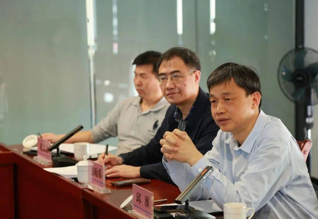 邱淮对集团灵活公交,土地资源的复用及企业转型工作给予了充分肯定,并