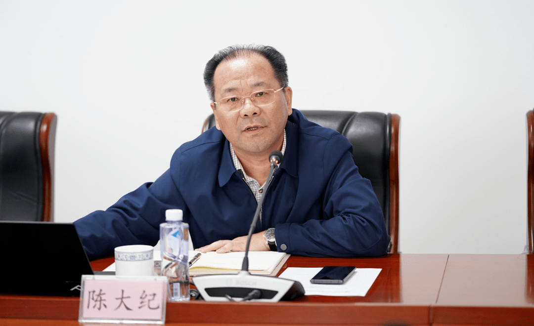 陈大纪详细介绍了中国电子技术标准化研究院的组织架构,人员情况,业务