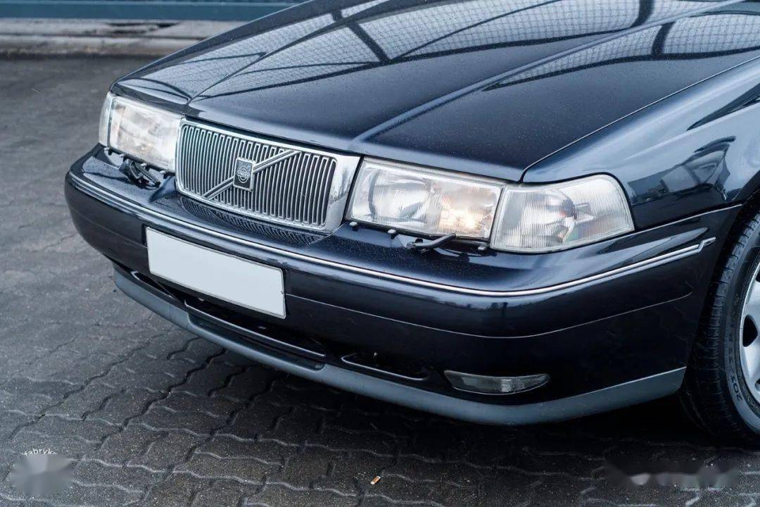 在上世纪90年代中国进口轿车市场中,volvo 960虽然数量不多,但是有它