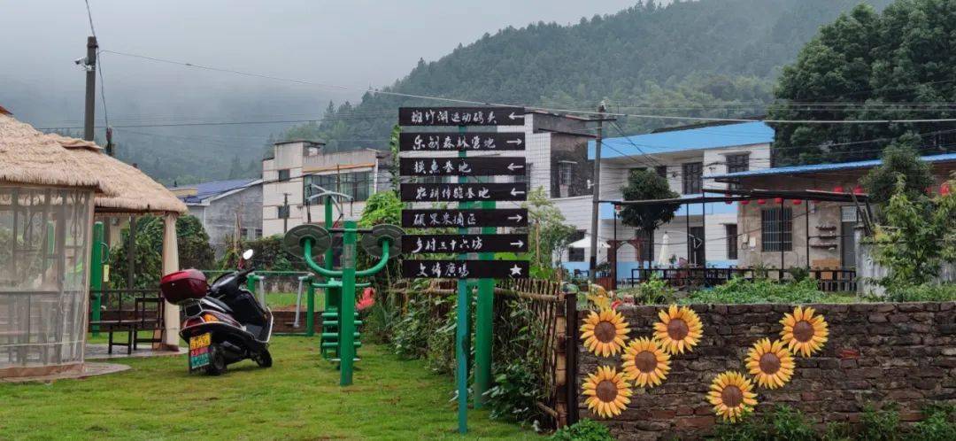 "陈文胜指出,湘潭县人杰地灵,物华天宝,尤其是乌石镇经济社会发展快速